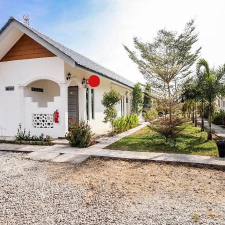 Alpha Motel Пантай Ченанг Екстериор снимка